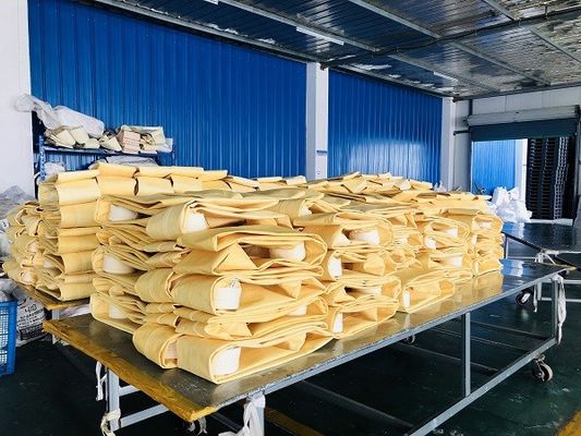 उच्च तापमान गैर बुना नोमेक्स फिल्टर बैग धूल कलेक्टर के लिए 450-600GSM